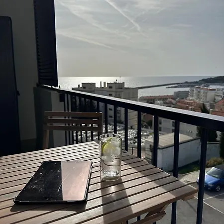 アパート Glorious House