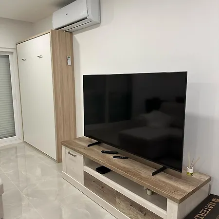 Glorious House アパート