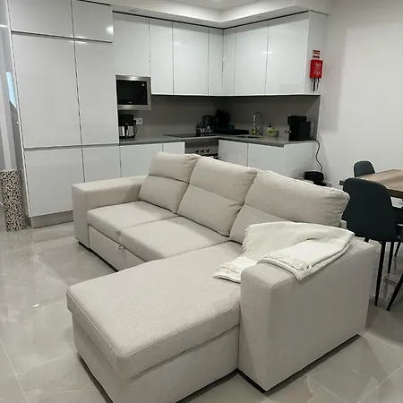 Glorious House Σεσίμπρα